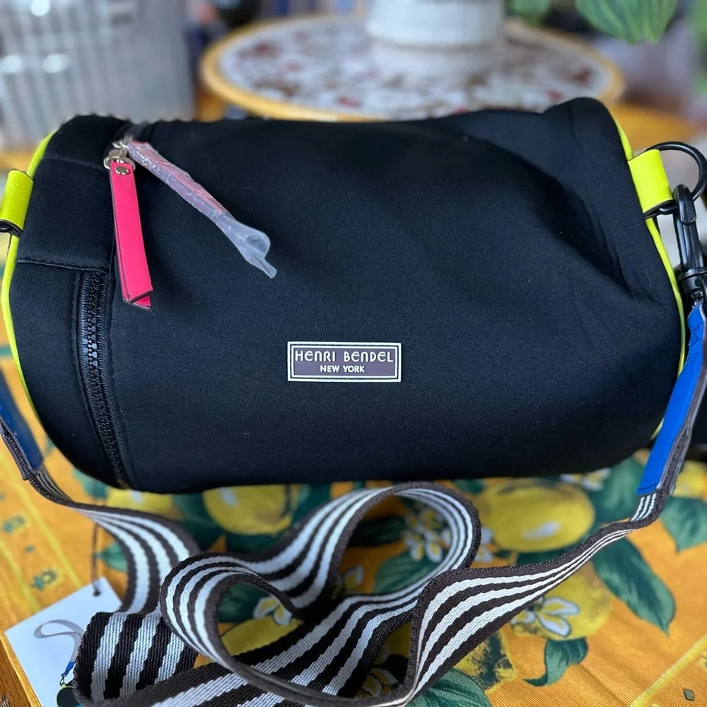NWT HENRI BENDEL NEOPRENE CIRCULAR CROSSBODY COOLER NEON / BLACK BEACH FESTIVAL - Picture 1 of 12